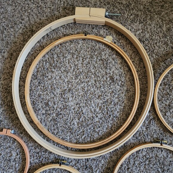 Lot of 9 Embroidery/Quilting Hoops 17in,14in, 10in, 8in, 7in - Picture 5 of 6